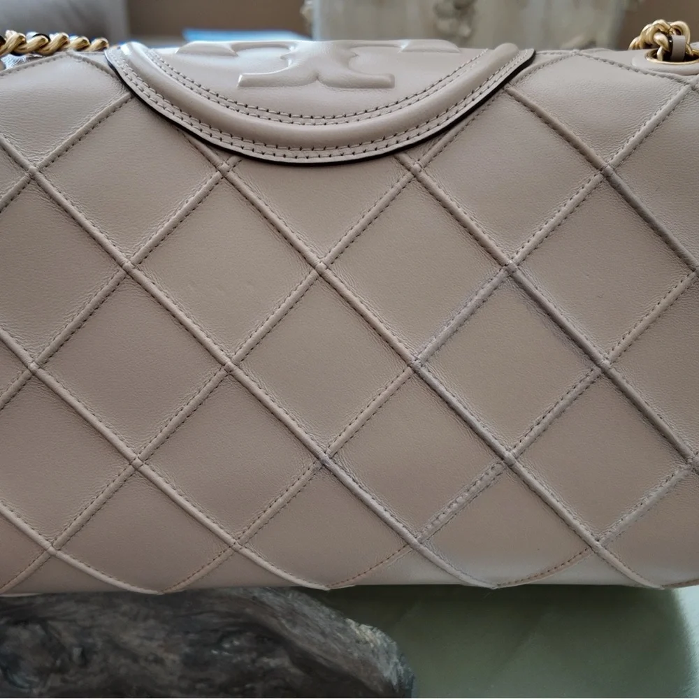 Tory Burch Quilted Shoulder Bag in Cream with Gold Chain